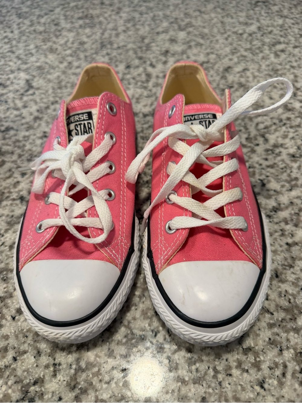 Converse Kids Low Top Sneakers in Pink size 2